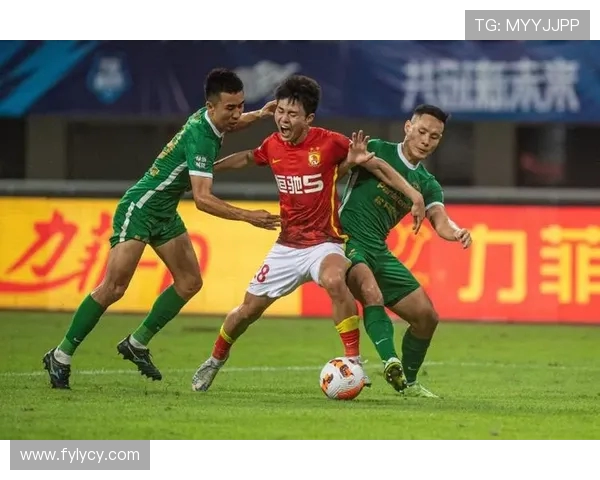 广州队鏖战劲旅巅峰对决再掀中超新篇章荣耀与激情同燃绿茵